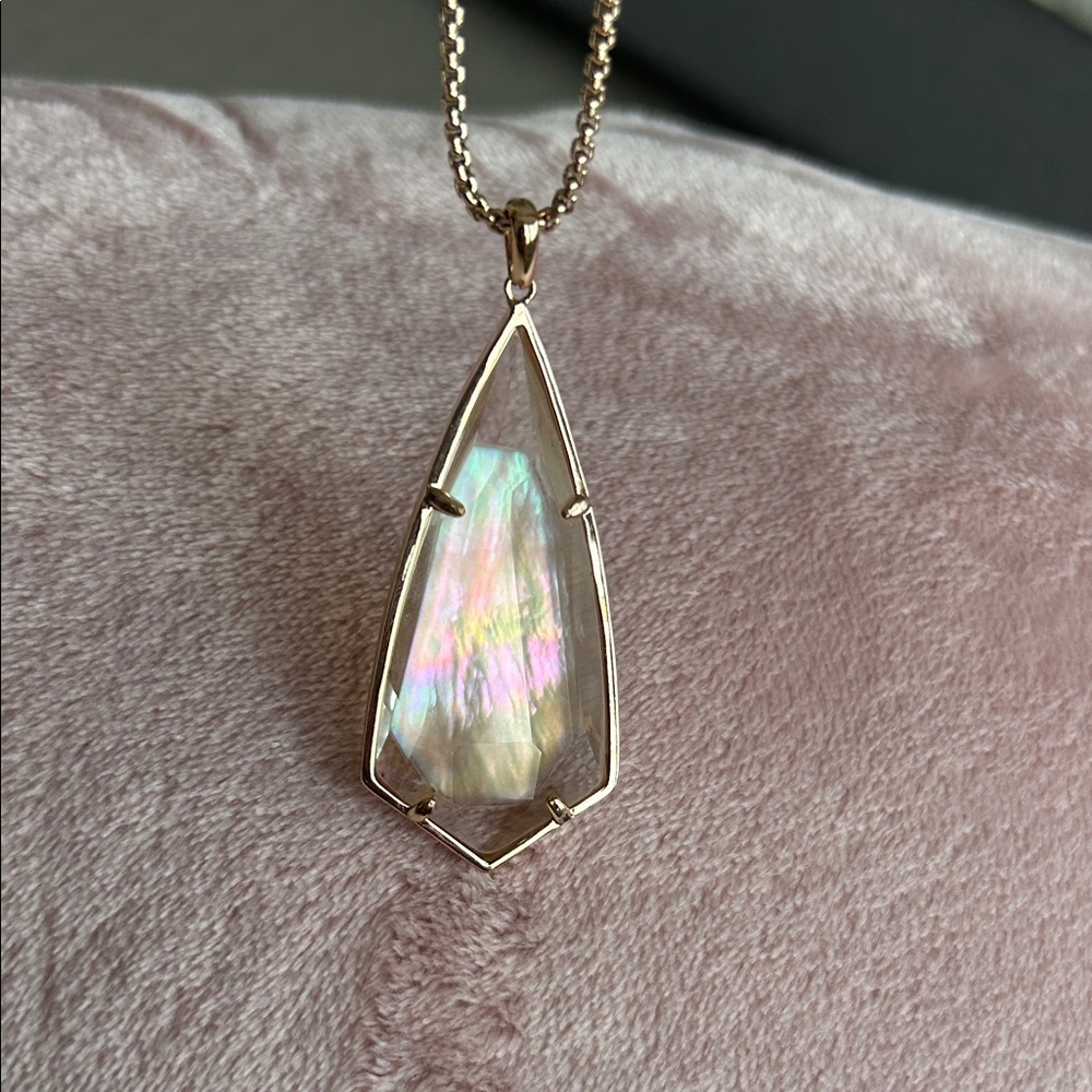 Kendra Scott Elegant Iridescent Pendant Necklace